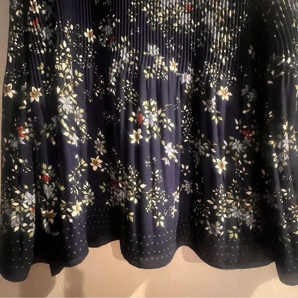 Max Studio Dark Blue Floral Blouse - Large - NWOT - Picture 8 of 8